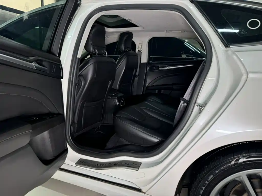 Ford Mondeo — миниатюра 12