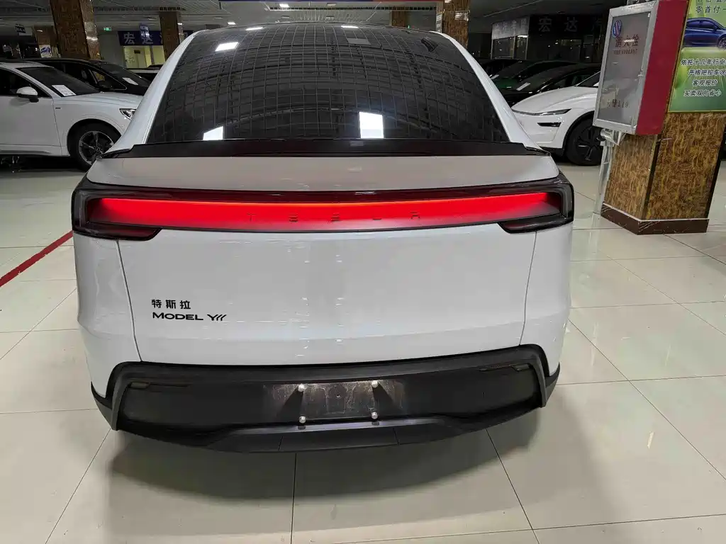 Tesla Model Y L — миниатюра 9