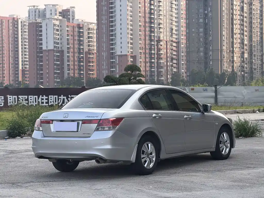 Honda Accord — миниатюра 13