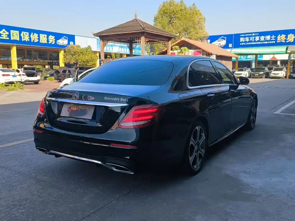 MERCEDES-BENZ E CLASS