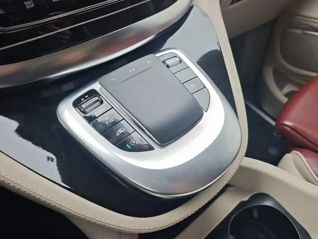 Mercedes-Benz V-Class — миниатюра 17