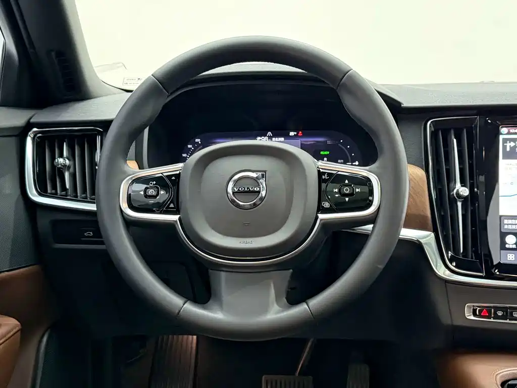 Volvo S90 PHEV — миниатюра 10