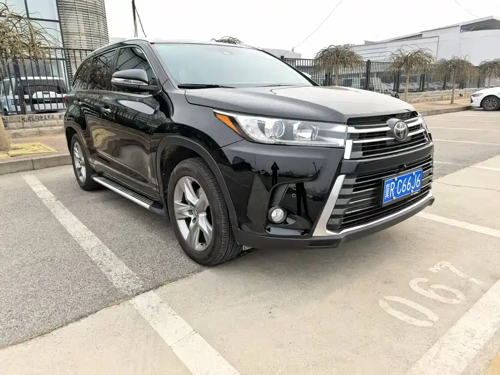 TOYOTA HIGHLANDER