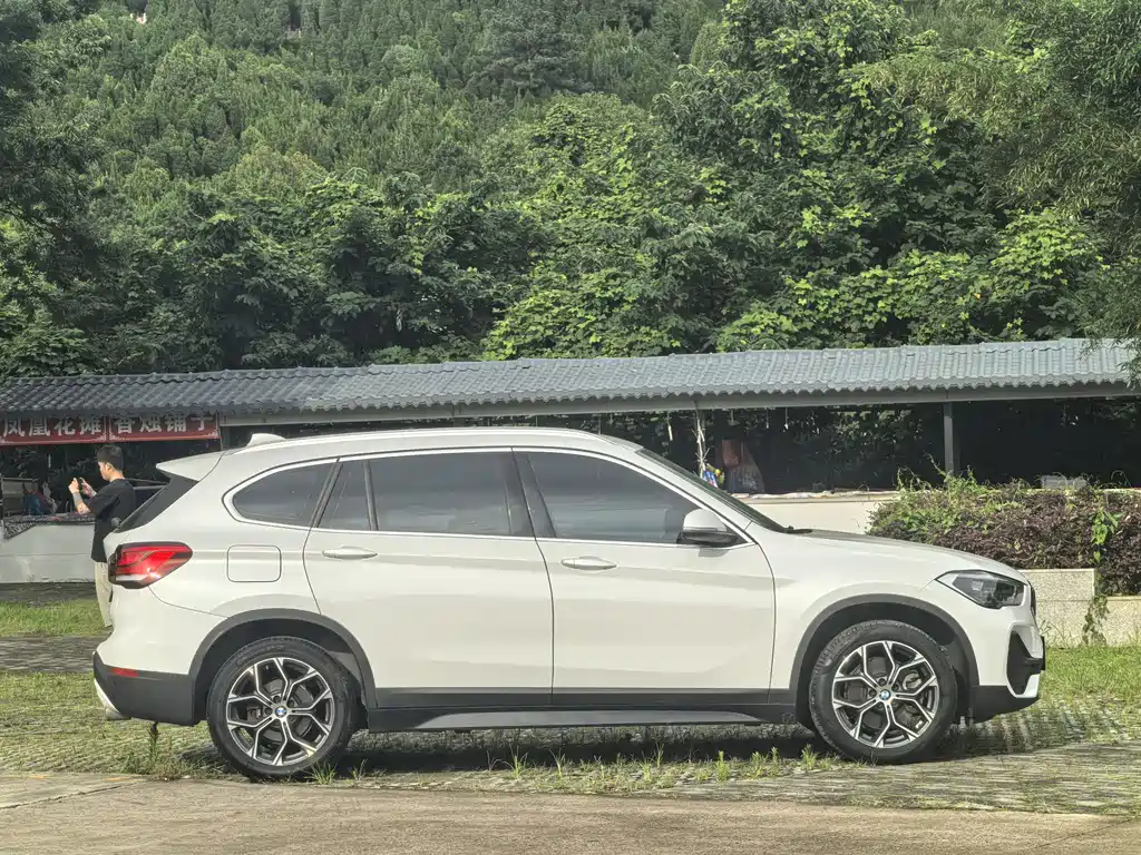 BMW X1 2022 sDrive25Li Lead
