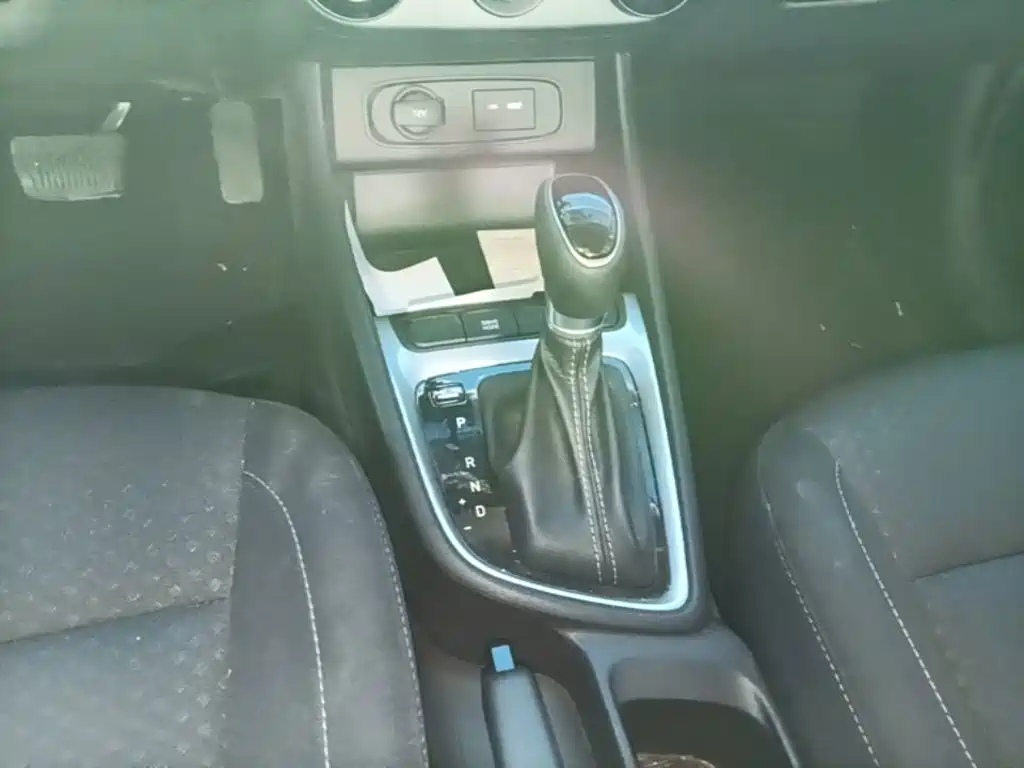 Hyundai Elantra — миниатюра 14