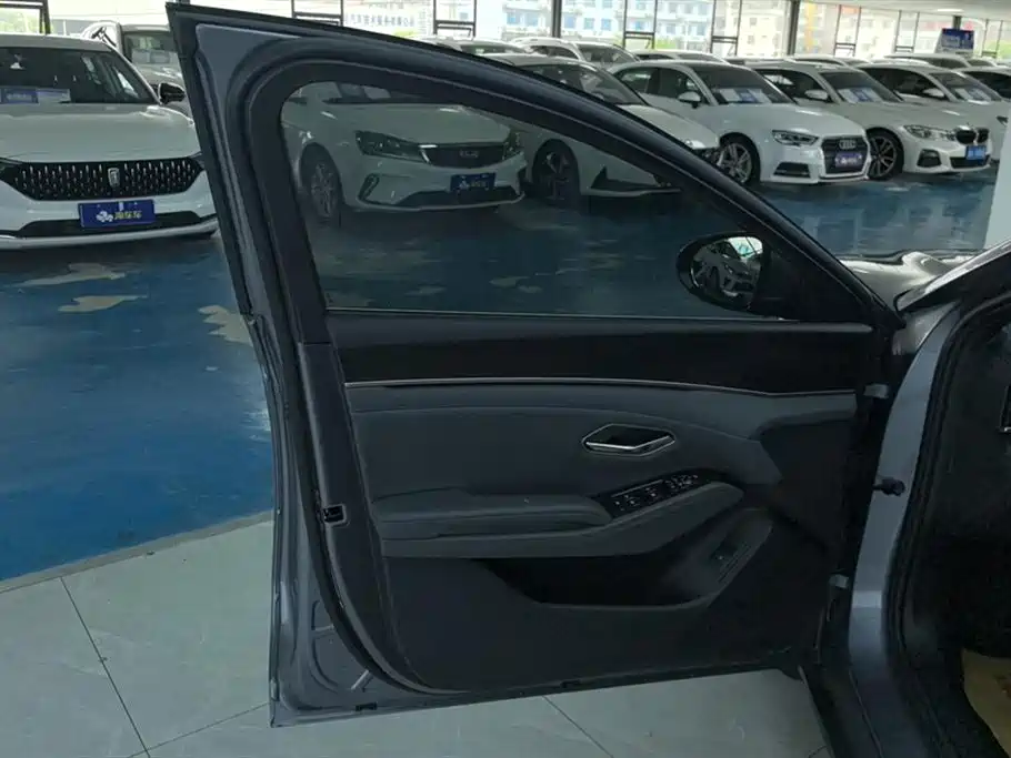 BYD Qin L L 2025 DM-i Smart Drive 120KM