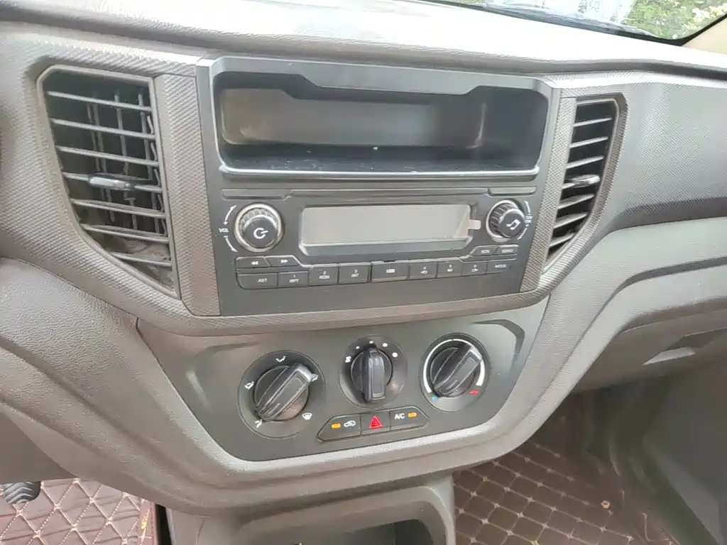 Wuling Hongguang V — миниатюра 13