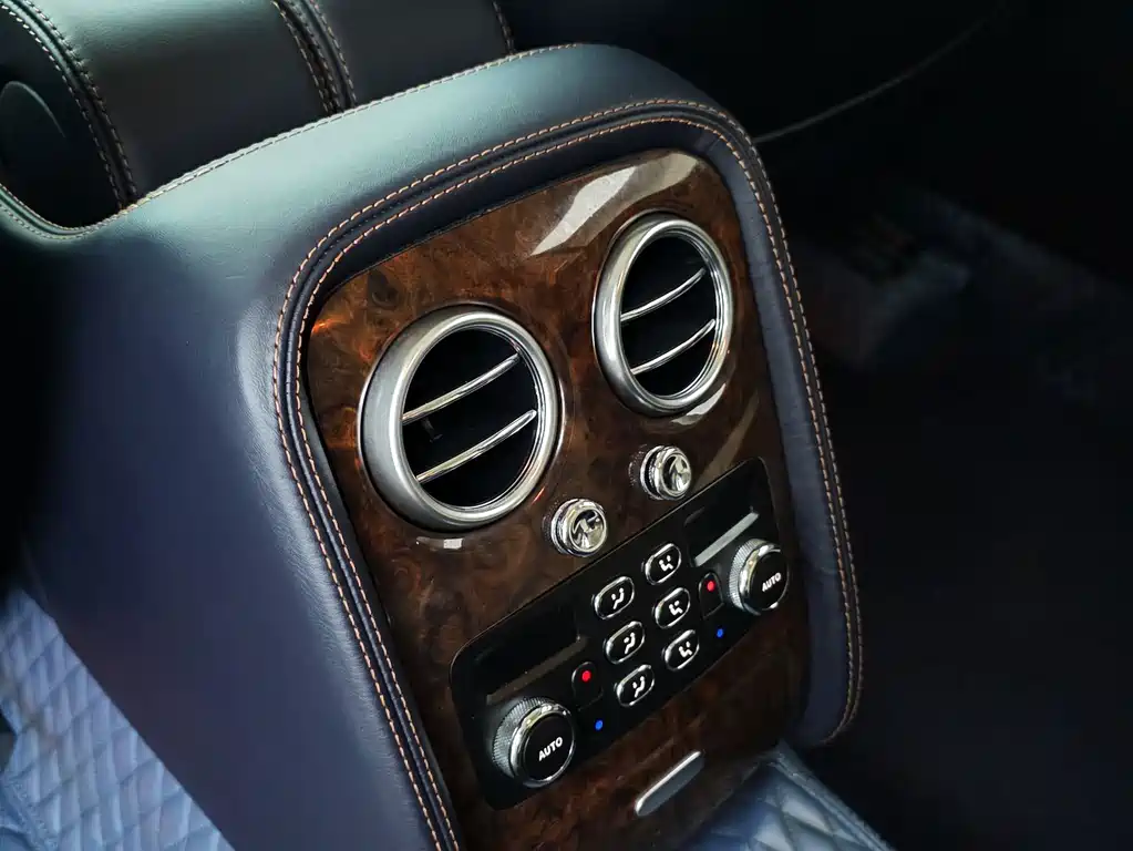 Bentley Flying Spur — миниатюра 21