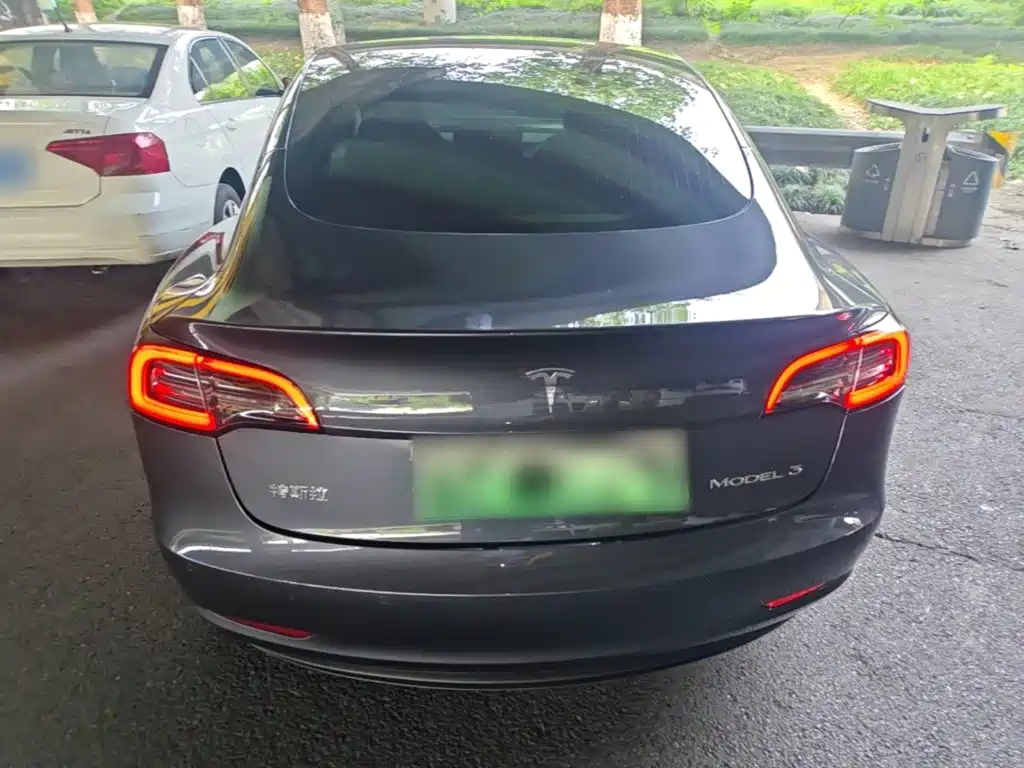 Tesla Model 3 — миниатюра 6