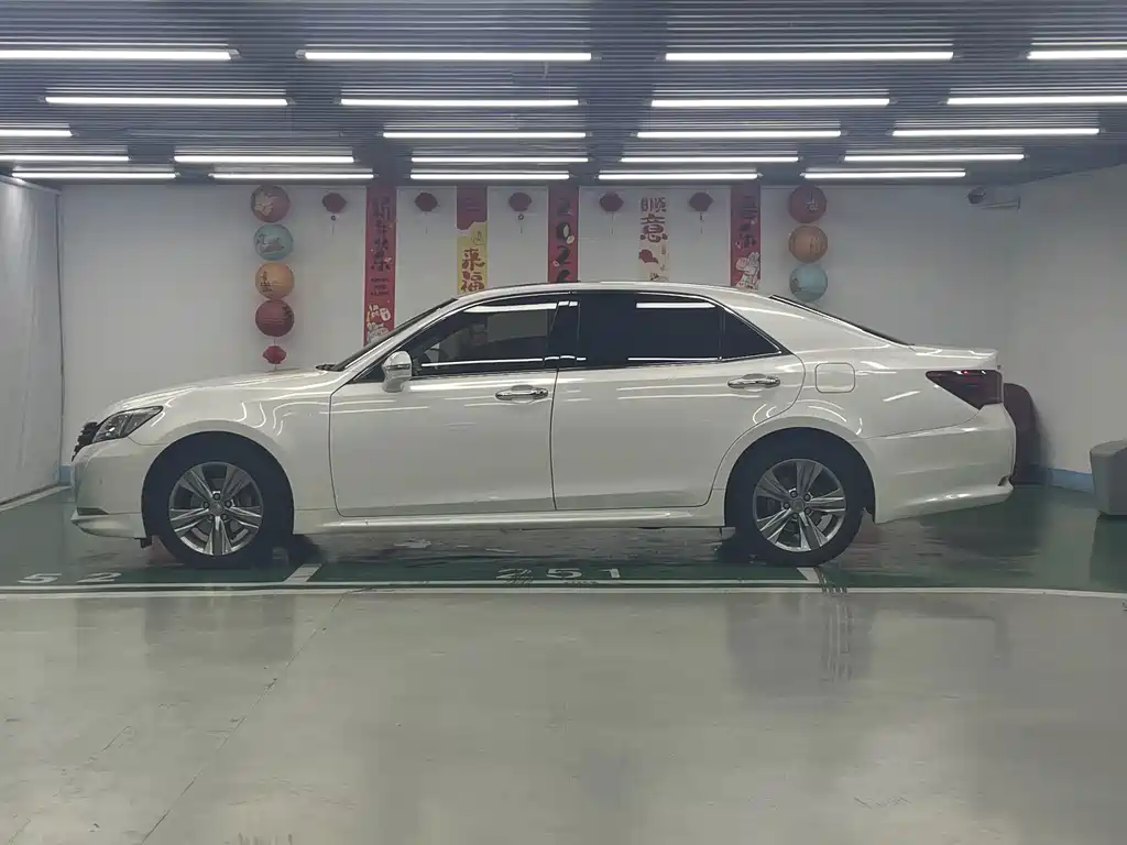Toyota Crown — миниатюра 4