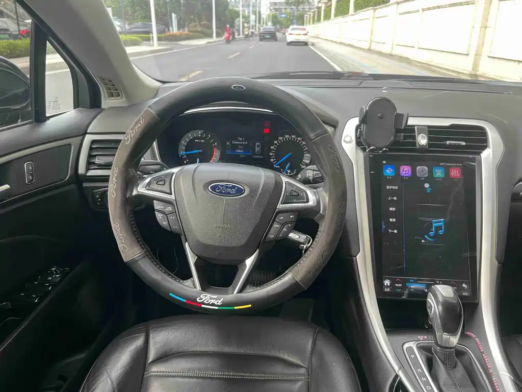 Ford Mondeo — миниатюра 9