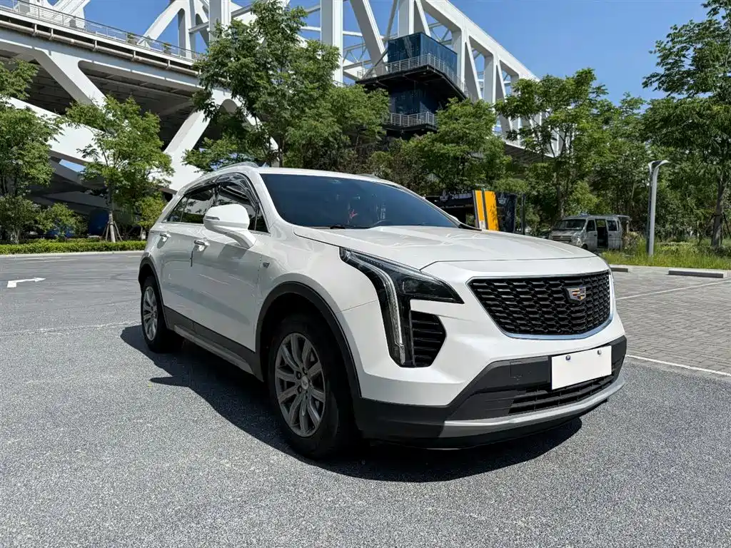 CADILLAC XT4
