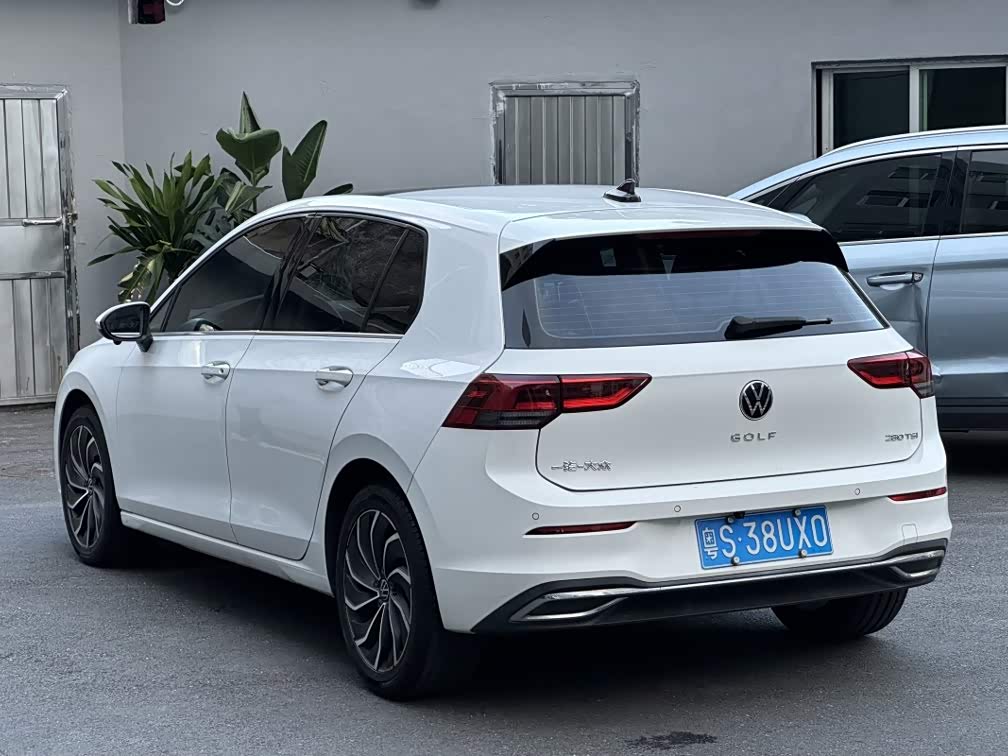 Volkswagen Golf 1.4 л 2021 г. Белый, пробег 19000 км