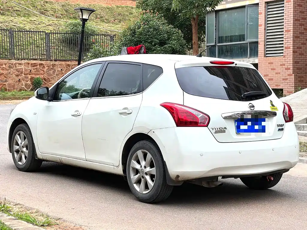 Nissan Tiida — миниатюра 4