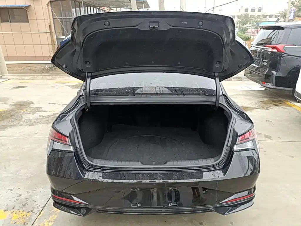Hyundai Elantra — миниатюра 19