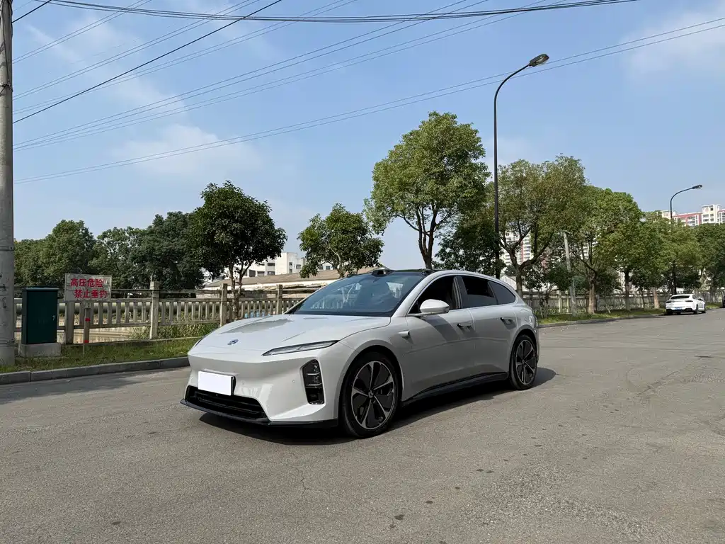 NIO ET5