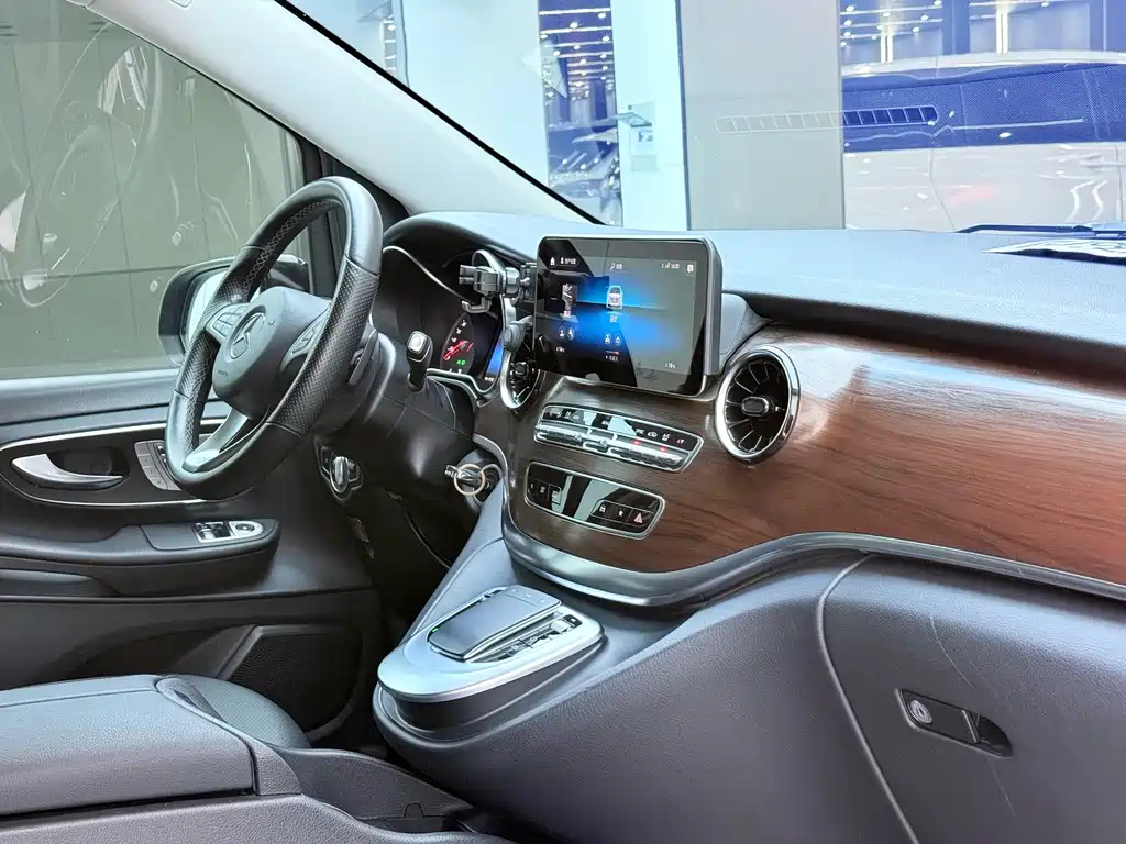 Mercedes-Benz V-Class — миниатюра 6