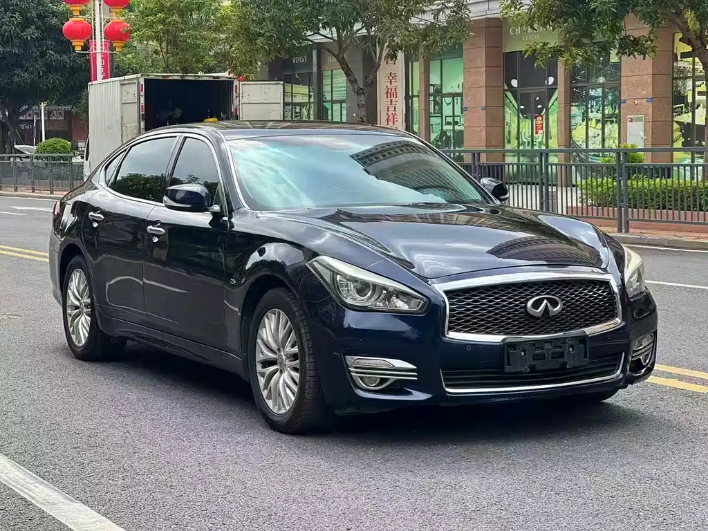 INFINITI Q70