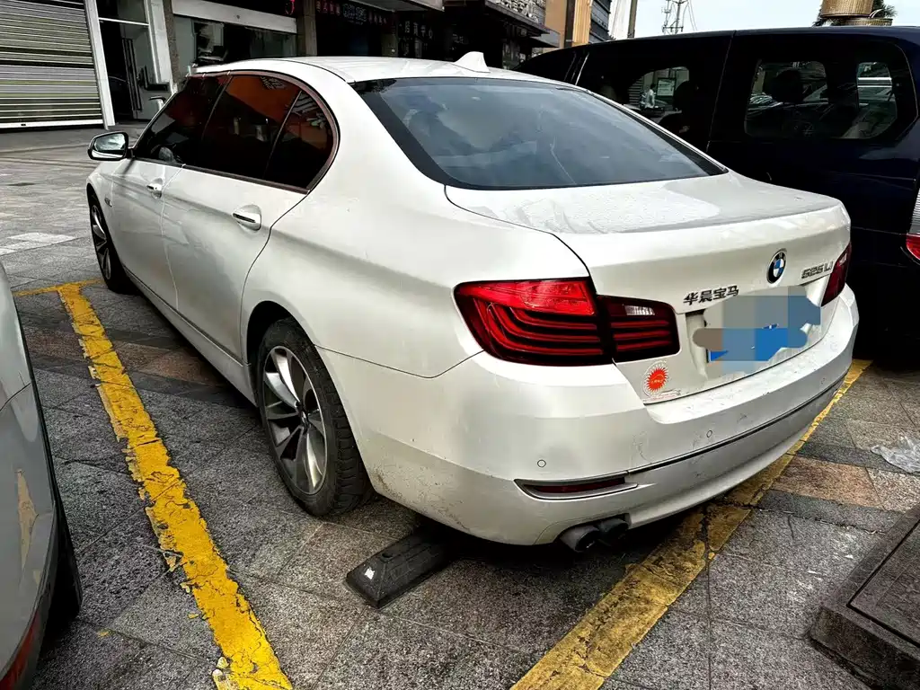 BMW 5 Series — миниатюра 4