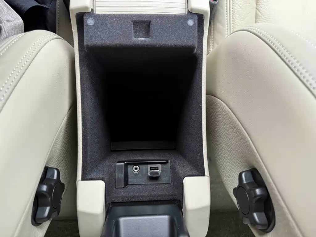Volvo S60 (Import) — миниатюра 32