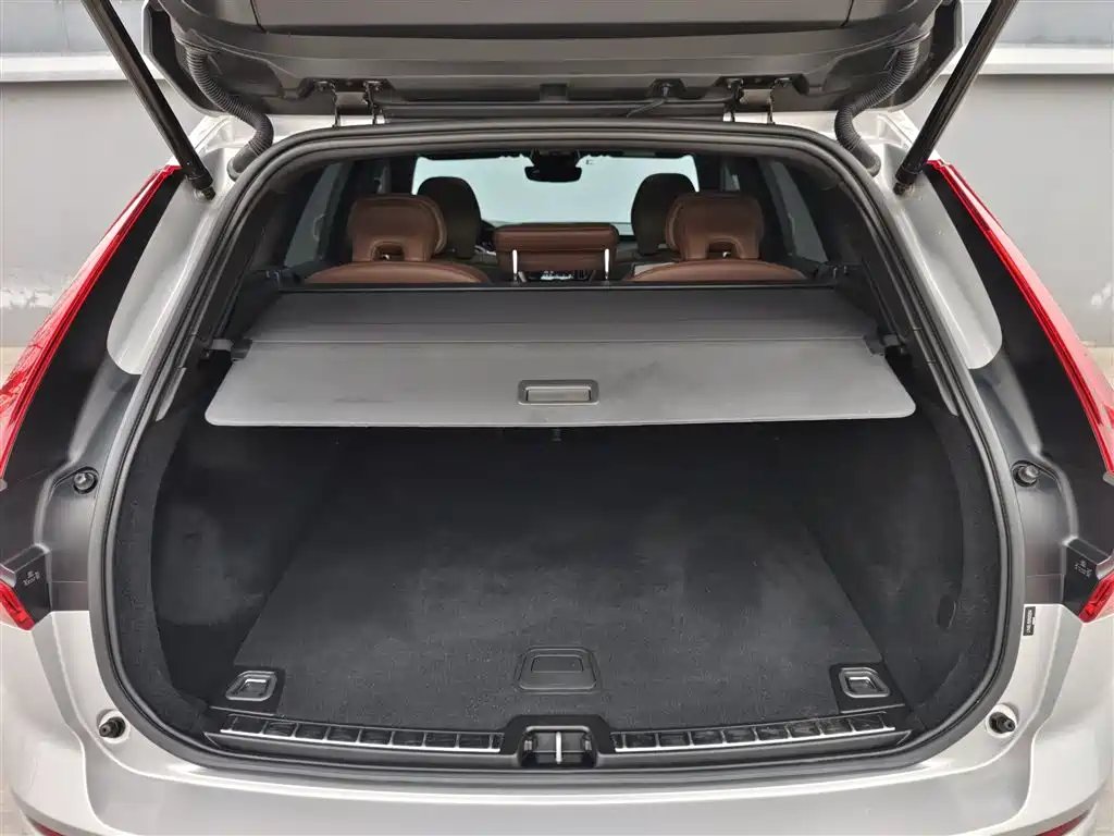 Volvo XC60 2023 B5 Luxury