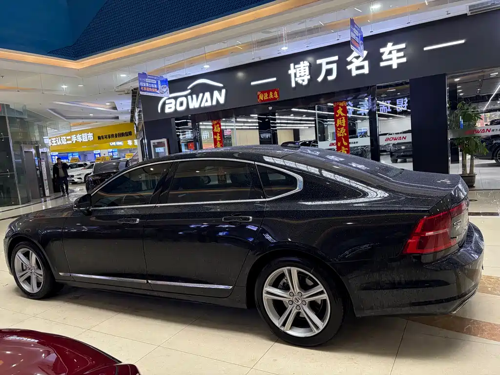 VOLVO S90