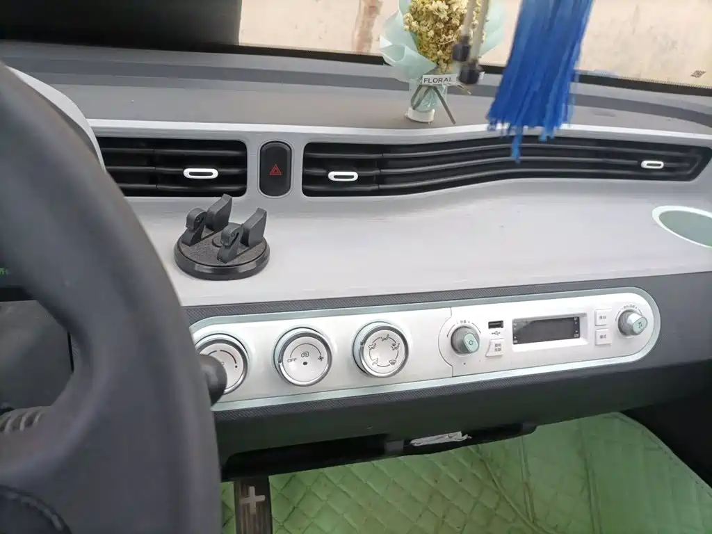 Wuling MINIEV — миниатюра 6