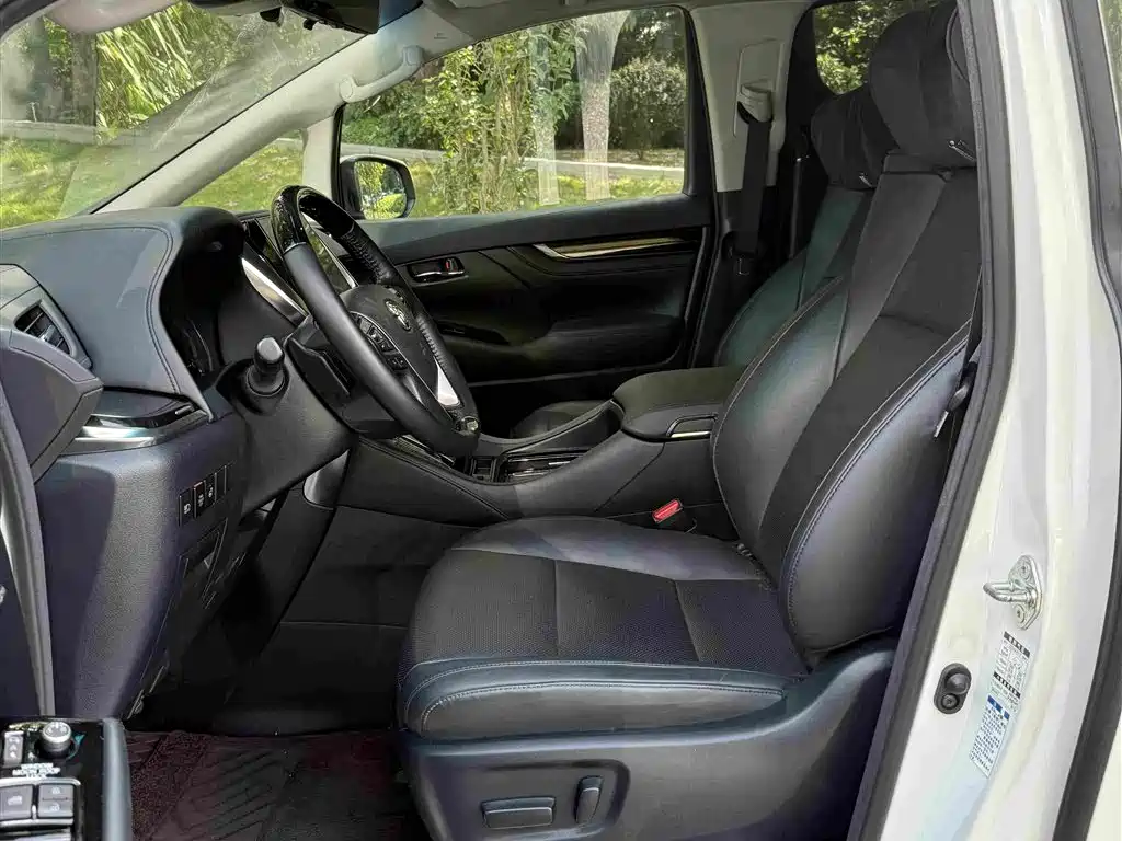 Toyota Vellfire — миниатюра 8