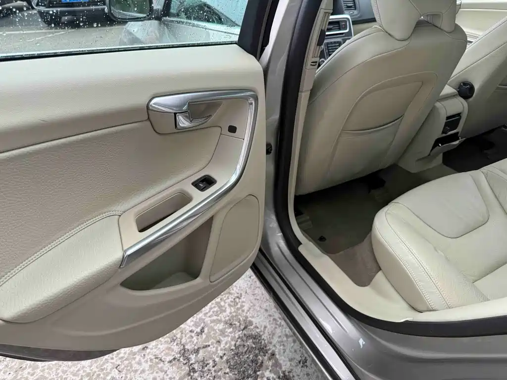 Volvo S60 (Import) — миниатюра 24