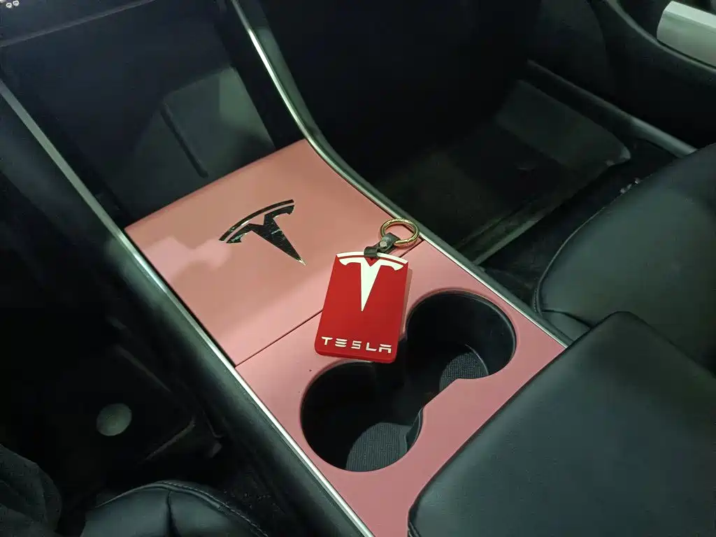 Tesla Model 3 — миниатюра 9