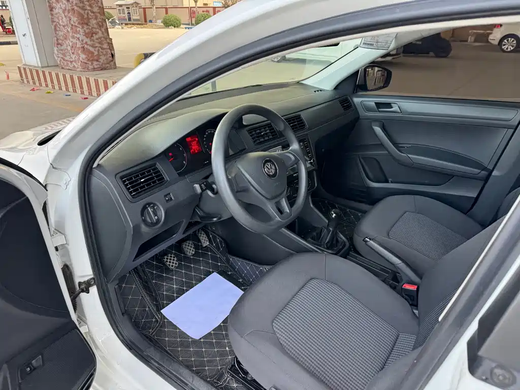 Volkswagen Santana — миниатюра 2