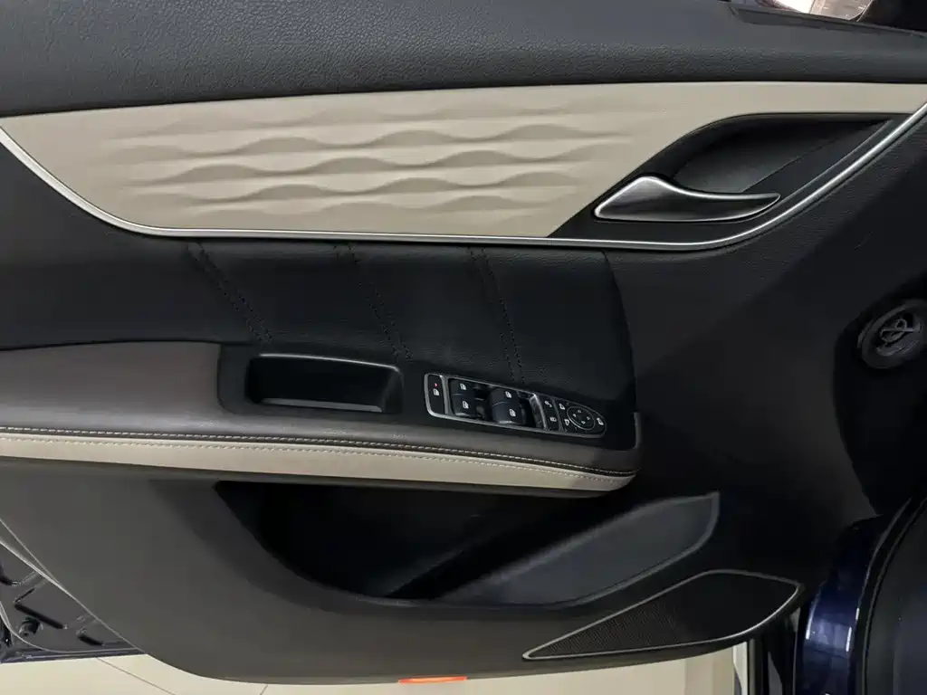 BYD MAX New Energy - фото 7