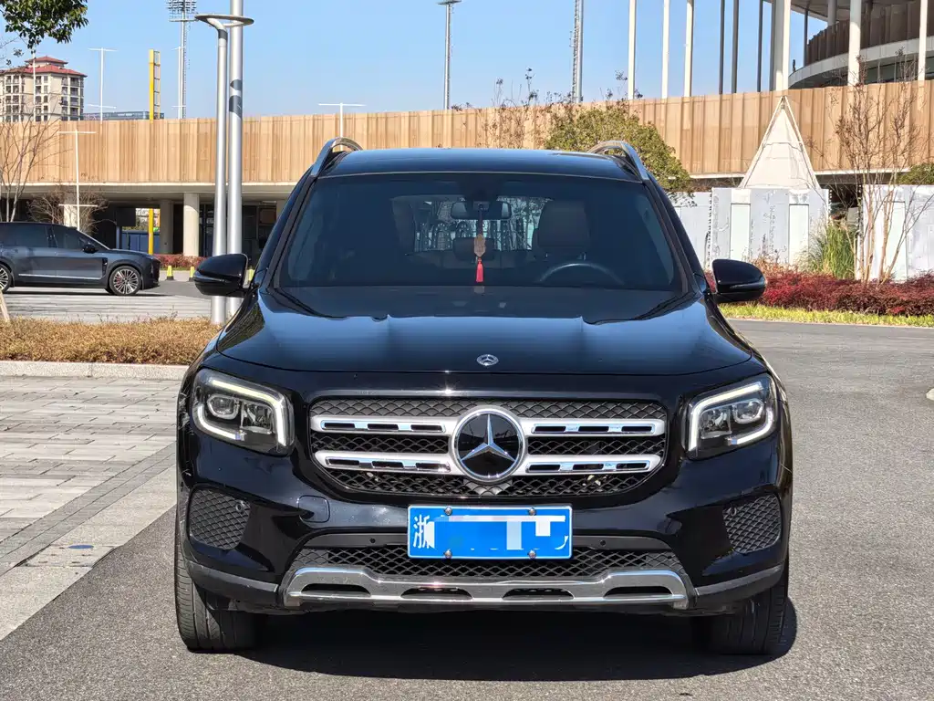 MERCEDES-BENZ GLB