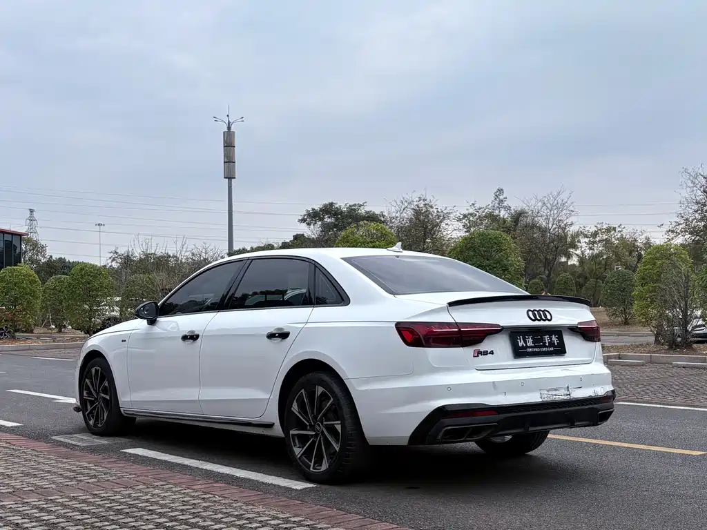 AUDI A4L