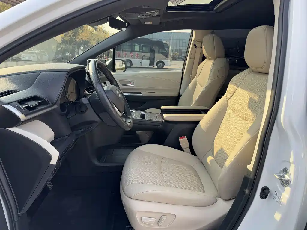 Toyota Granvia — миниатюра 4