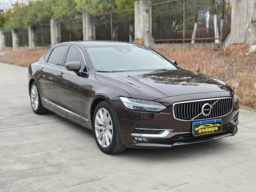VOLVO S90