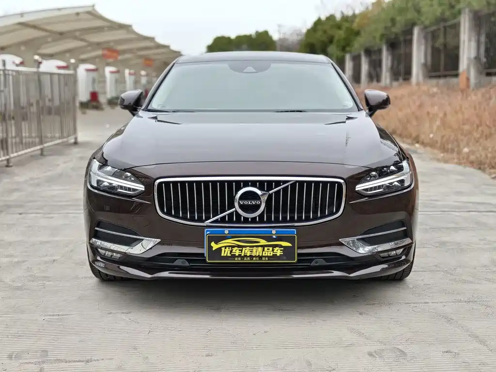 VOLVO S90