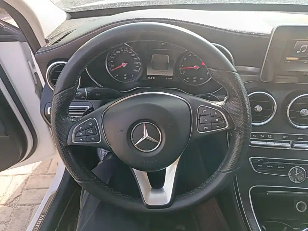 Mercedes-Benz C-Class — миниатюра 11