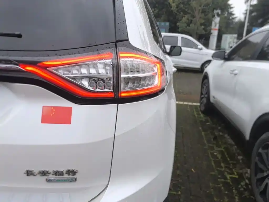 Ford Edge — миниатюра 8