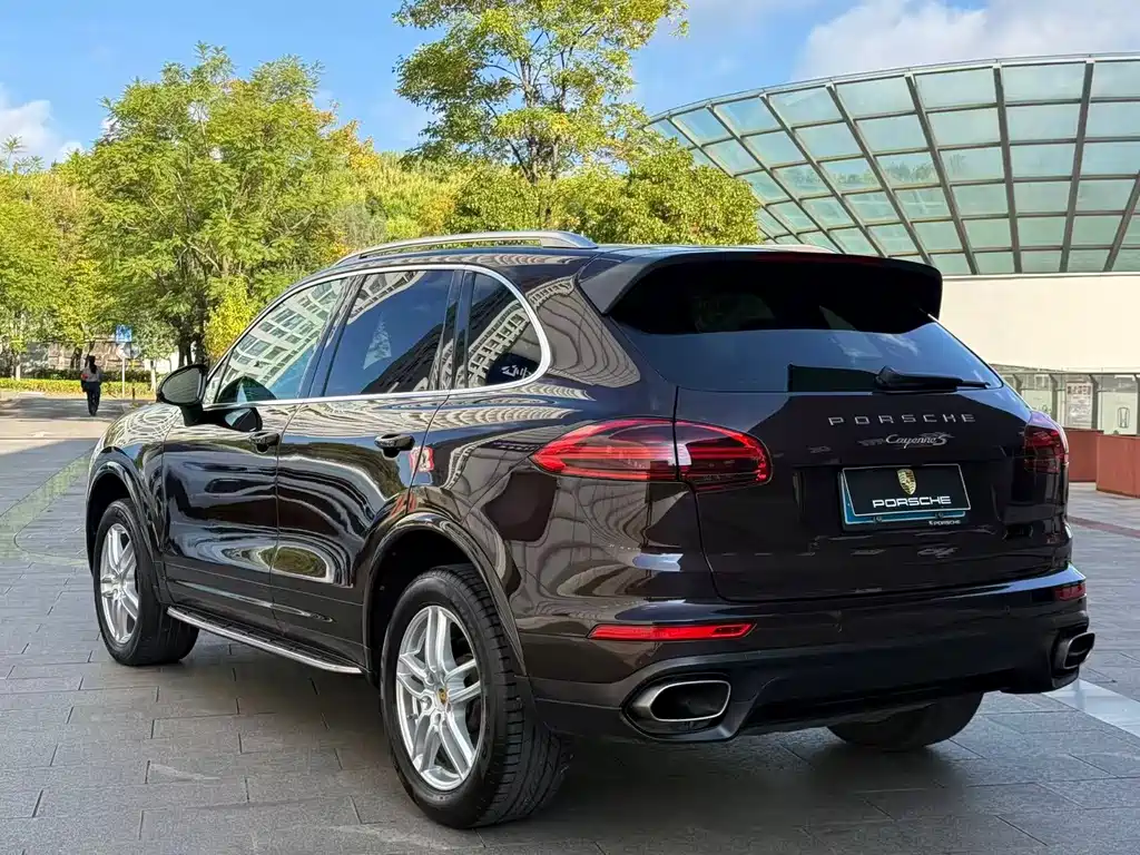 Porsche Cayenne — миниатюра 5
