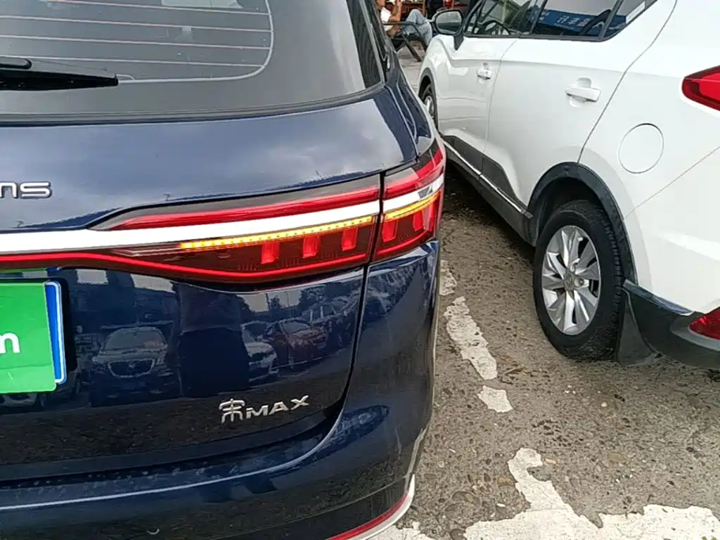 BYD MAX — миниатюра 8