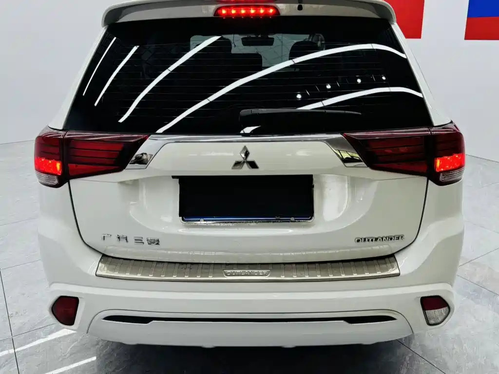 Mitsubishi Outlander — миниатюра 12