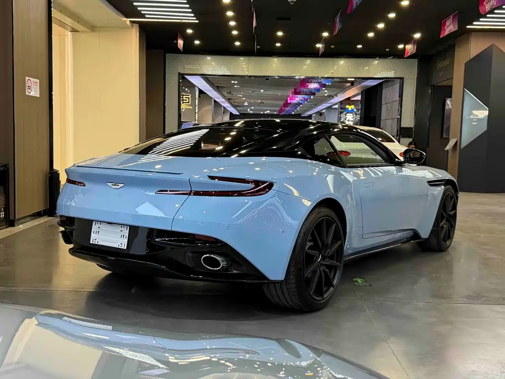 ASTON MARTIN DB11
