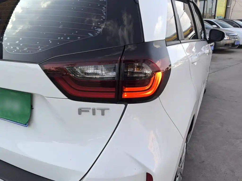 Honda Fit — миниатюра 8