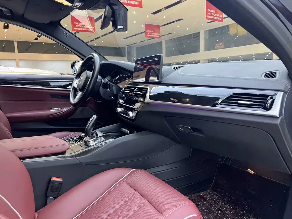 BMW 5 Series — миниатюра 7