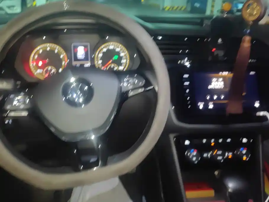 Volkswagen Tiguan L — миниатюра 12