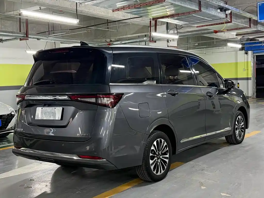 Wuling Jiachen — миниатюра 4