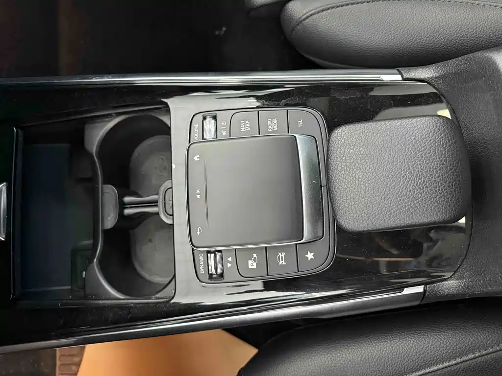 Mercedes-Benz GLB — миниатюра 17
