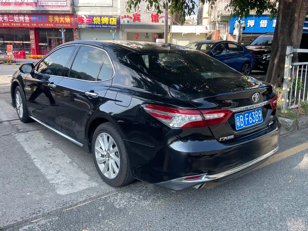 Toyota Camry — миниатюра 5