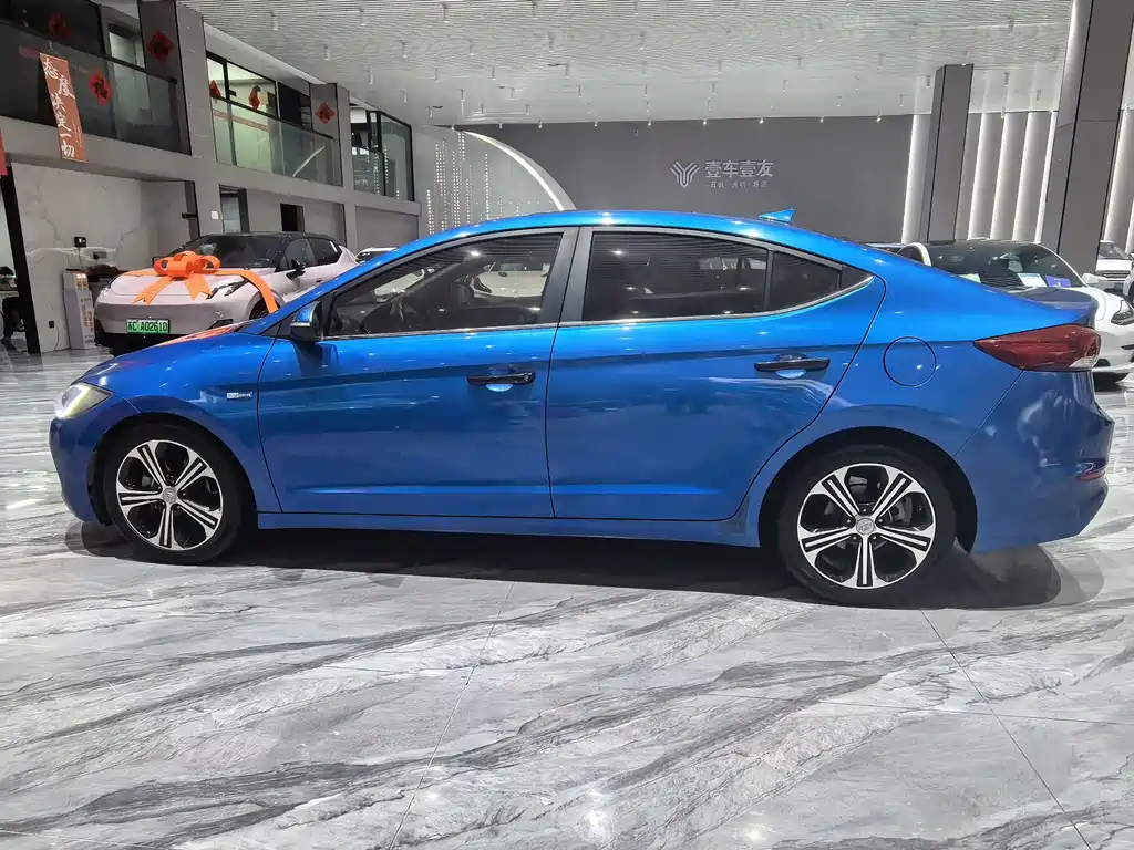 Hyundai Elantra — миниатюра 4